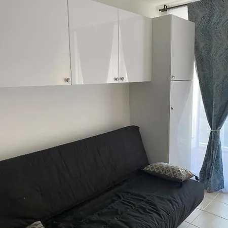 Joli Neuf Av Terrasse A 50 M De La Et Gare