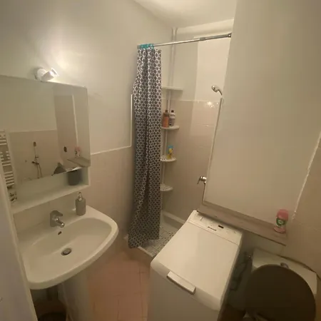 Joli Neuf Av Terrasse A 50 M De La Et Gare *