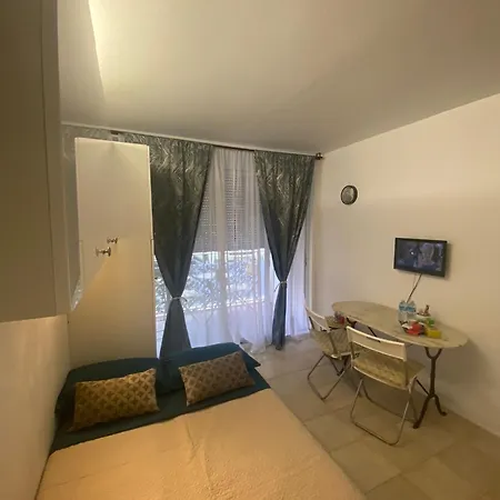 Joli Neuf Av Terrasse A 50 M De La Et Gare *