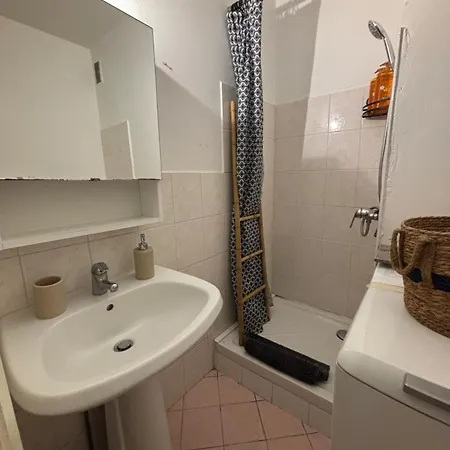 Joli Proche Monaco Et A 50 M De La Et Station De Train Apartmán